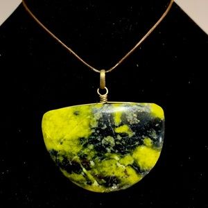 Free shipping-Serpentine with silver metal pendant necklace